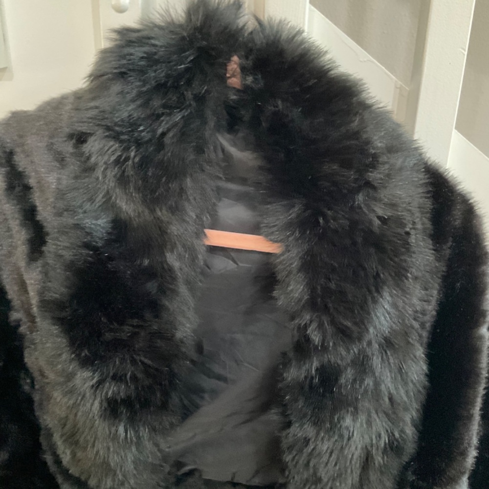 Caracilia faux fur shawl wrap - Picture 3 of 4